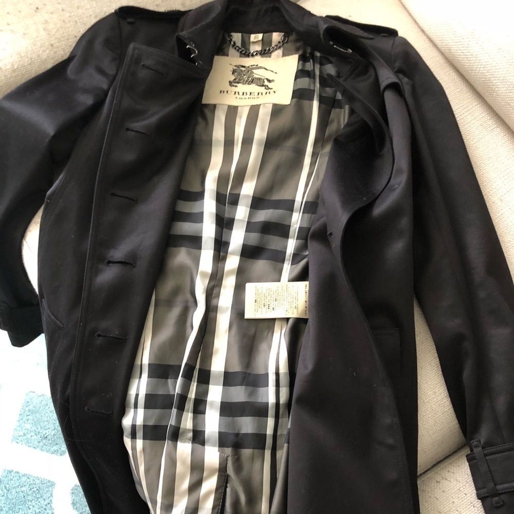 Burberry women’s trench coat - Picture 1 of 2